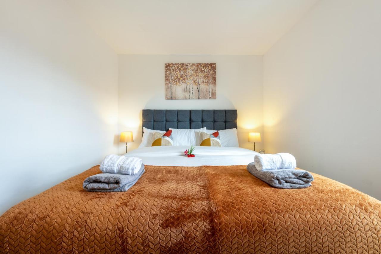 Апартаменты Ashview 8 - Heathrow - Business - Free Parking Стейнс Экстерьер фото