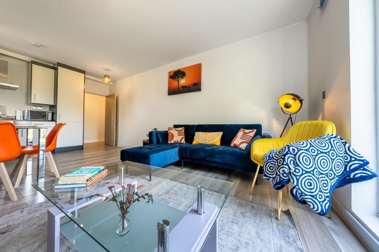 Апартаменты Ashview 8 - Heathrow - Business - Free Parking Стейнс Экстерьер фото