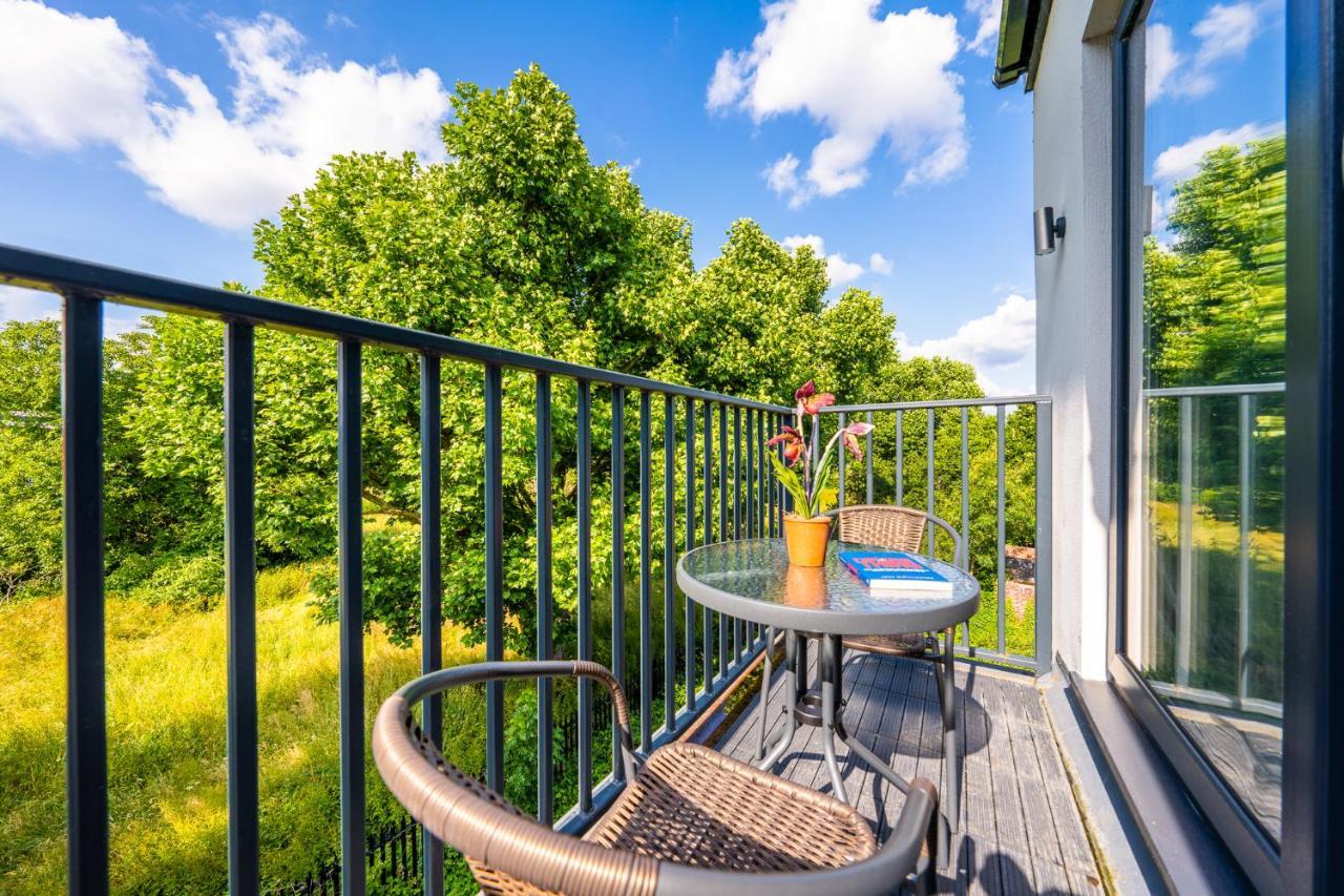 Апартаменты Ashview 8 - Heathrow - Business - Free Parking Стейнс Экстерьер фото